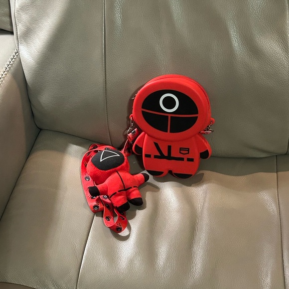 Squid Games Character Crossbody Bag and Keychain Set - Picture 2 of 4